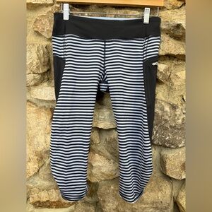 Lululemon athletica striped capri size 8 (black/ periwinkle )